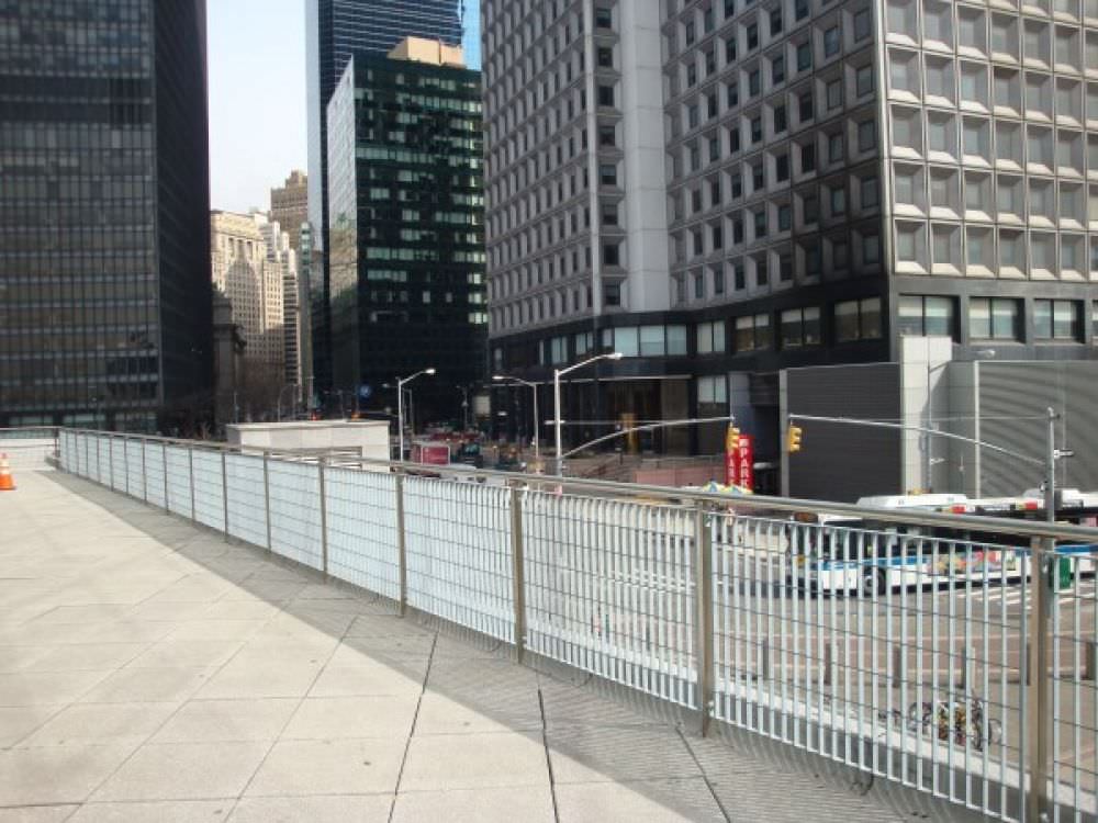 RAILINGS METRO DESIGN GALVANIZED AND POWDER COATED AT THE STATEN ISLAND FERRY IN NEW YORK  070